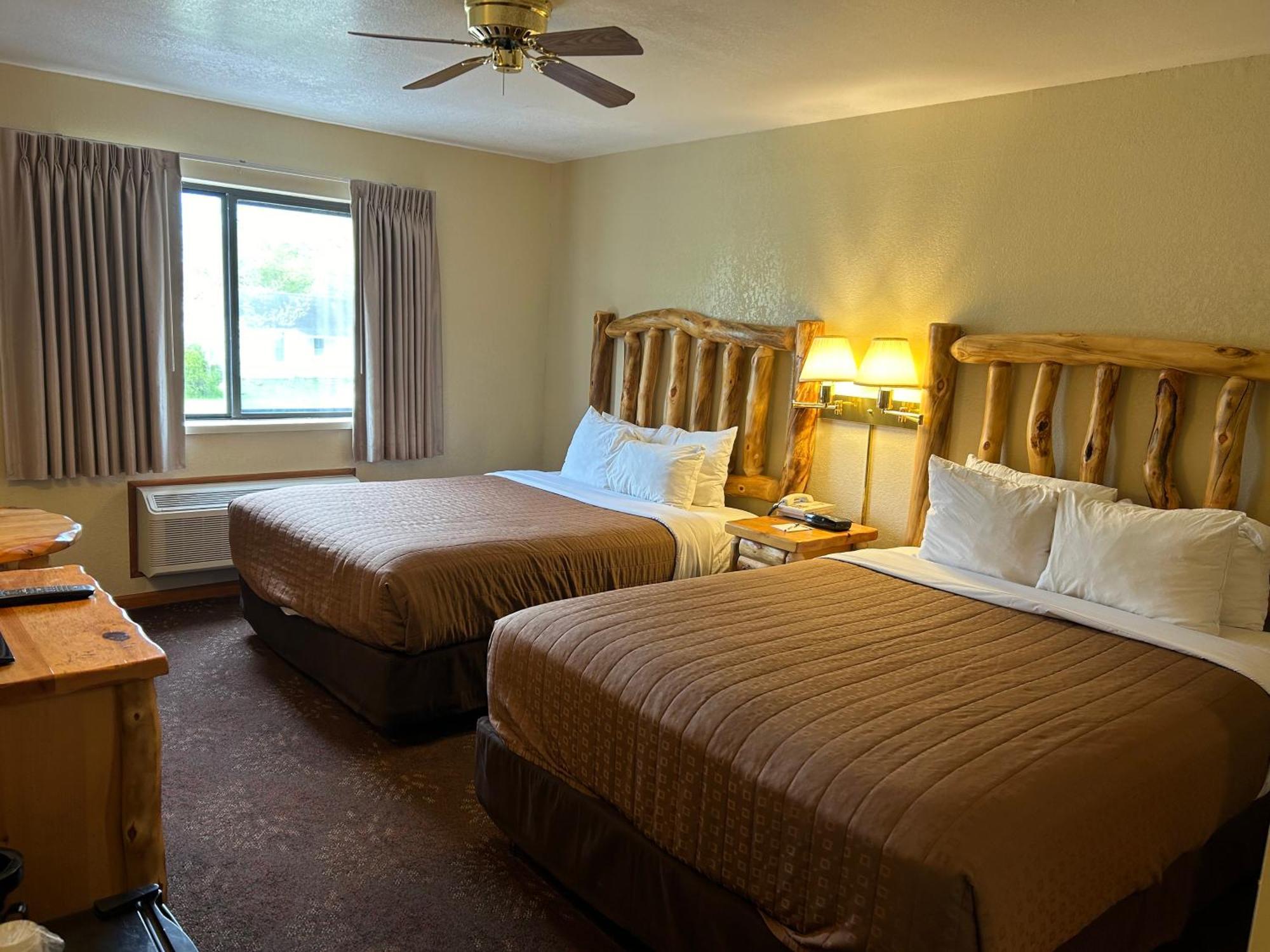 Super 8 By Wyndham Bridgeview Of Mackinaw City Exterior photo